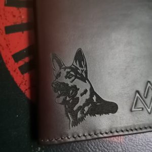 Кожен портфейл Черни връх с RFID защита гравирано куче  |  Аутлет