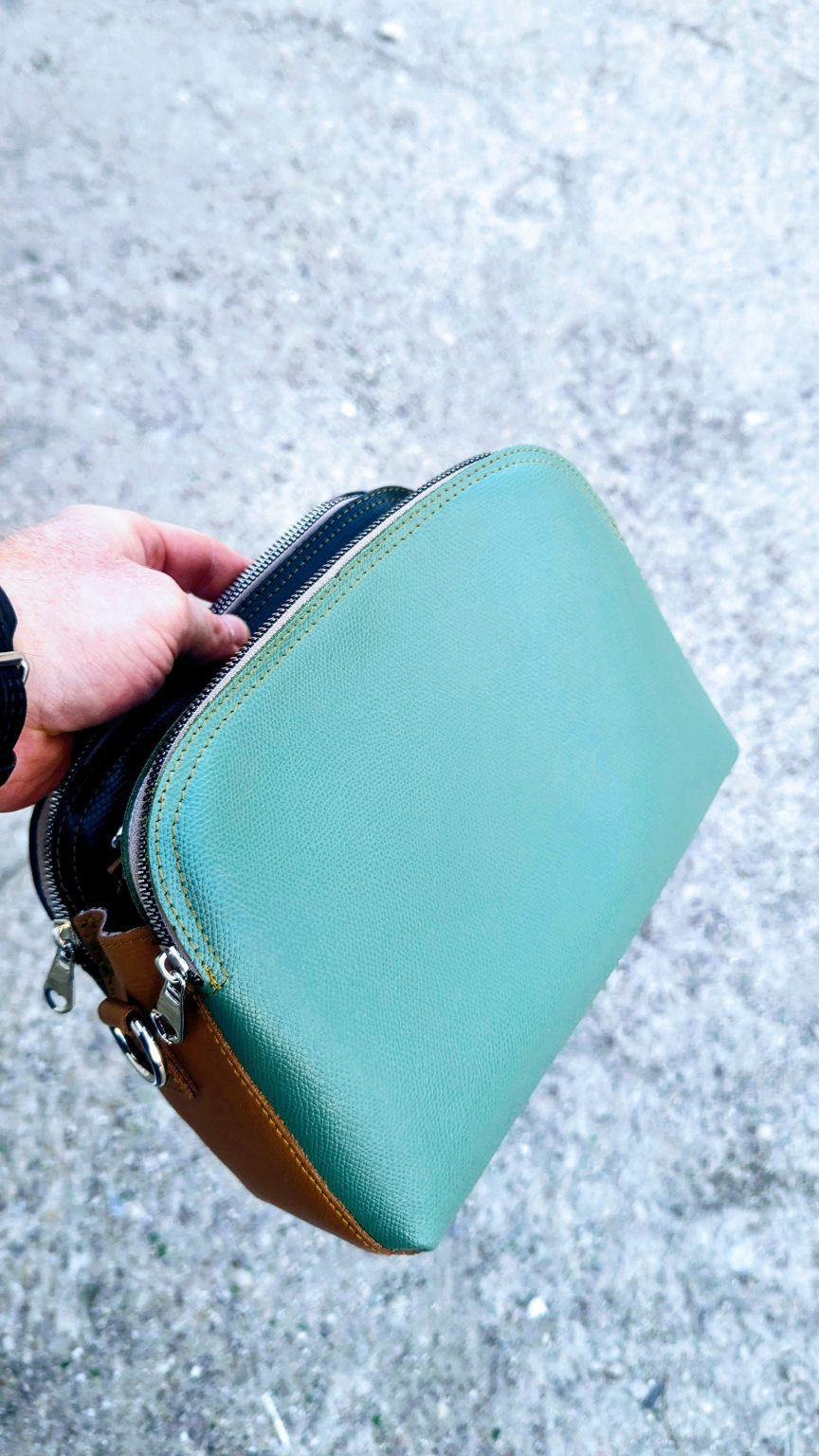 Кожена чанта Връх зелена  |  Дамски портмонета