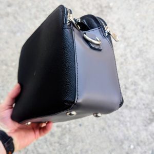 Кожена чанта Връх черна  |  Дамски портмонета